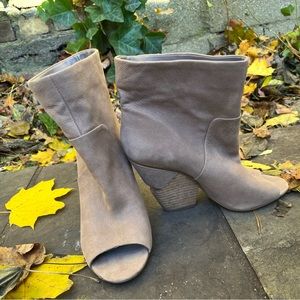 Vince Camuto Peep toe Booties